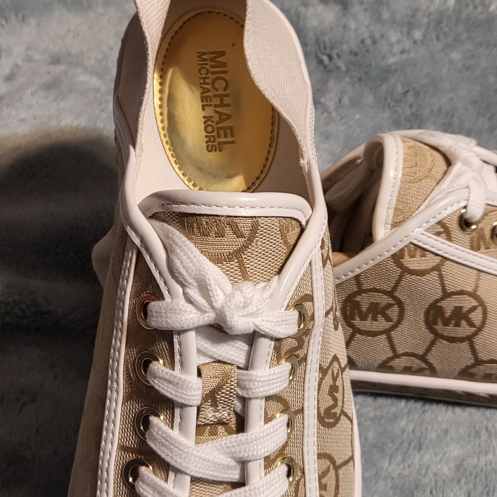 Michael kors canvas shoes size 9 cream and tan
